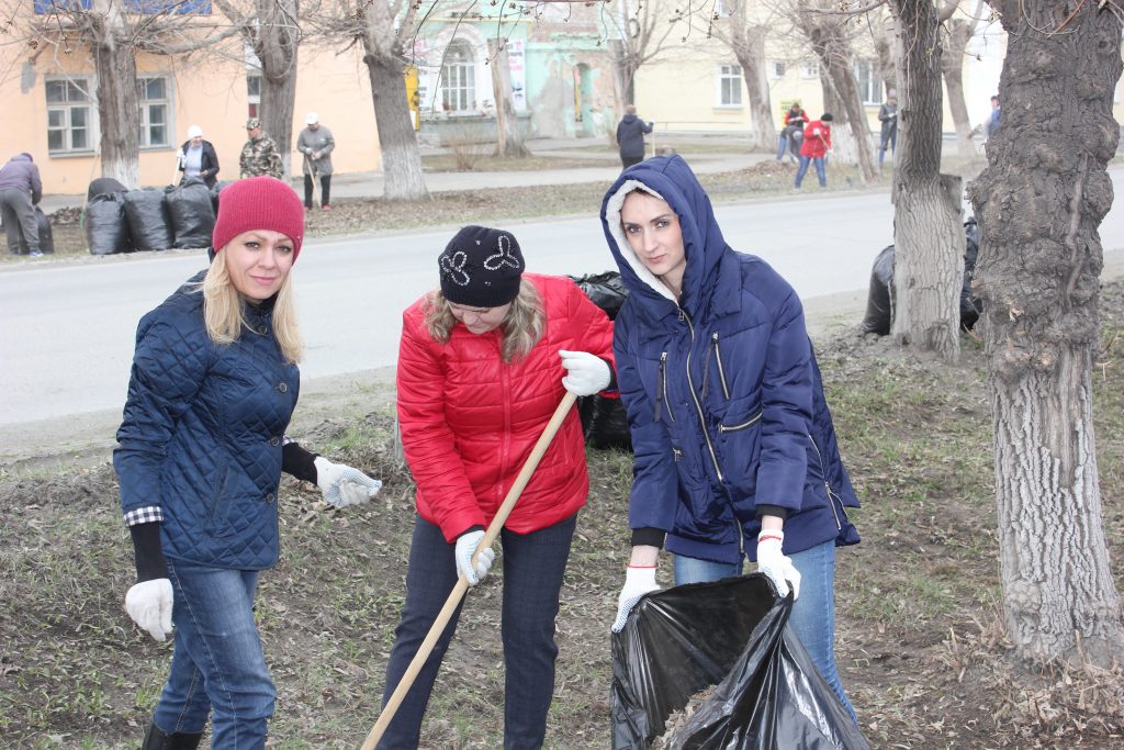 Коркинцы в «чистый четверг» вышли на массовую уборку малой родины