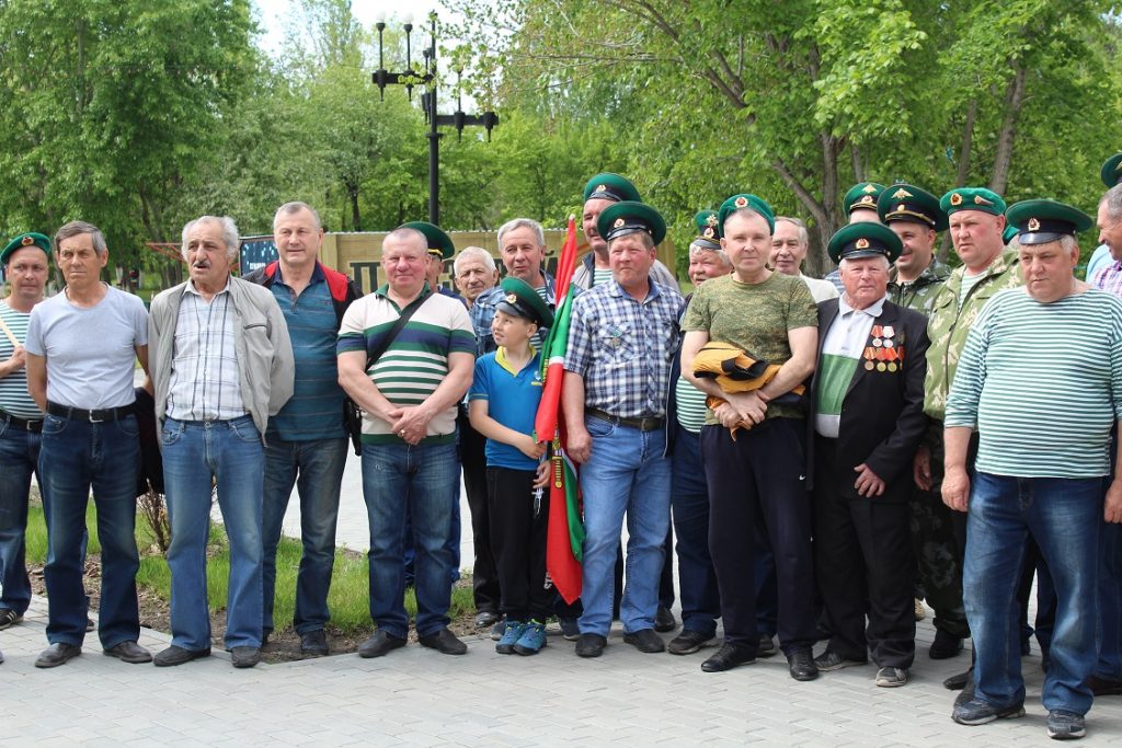 Коркинских пограничников поздравили с праздником