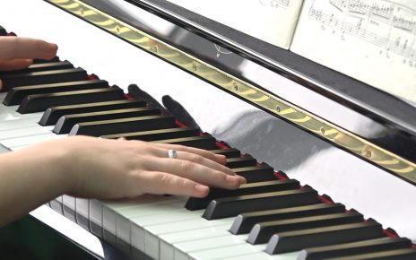 Коркинская школа искусств получила пианино