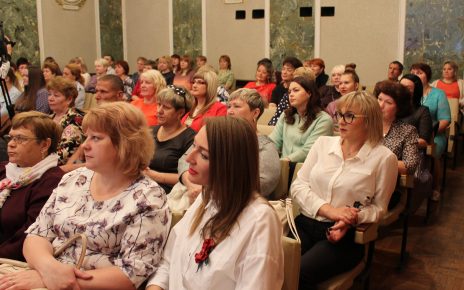 Социальные работники Коркинского района получили награды в честь профессионального праздника