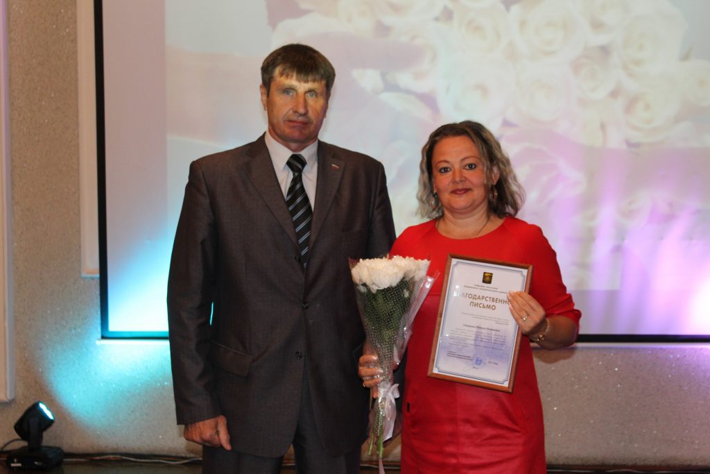 Социальные работники Коркинского района получили награды в честь профессионального праздника