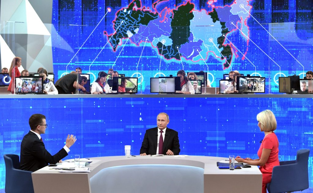 Владимир Путин ответил на 79 вопросов. Ему показали один из ФАПов Челябинской области