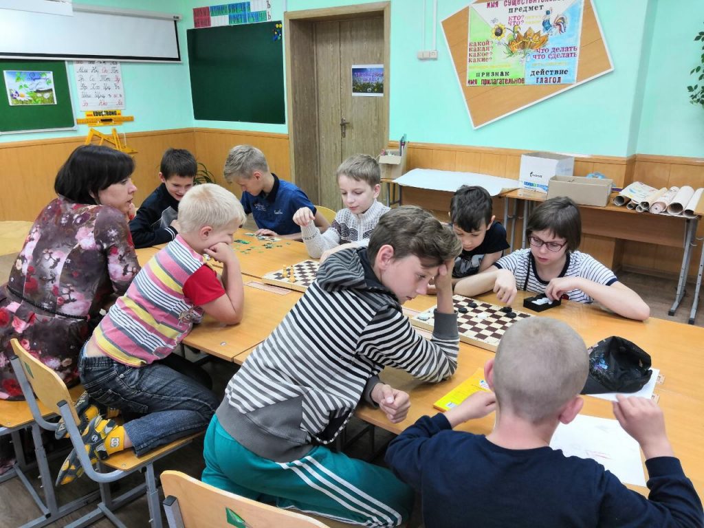 Стартовала вторая смена школьных лагерей и трудовых отрядов в Коркинском районе