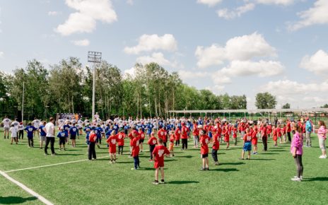 В Коркино в Международный день бокса на площадке возле ФОКа прошла зарядка с чемпионом