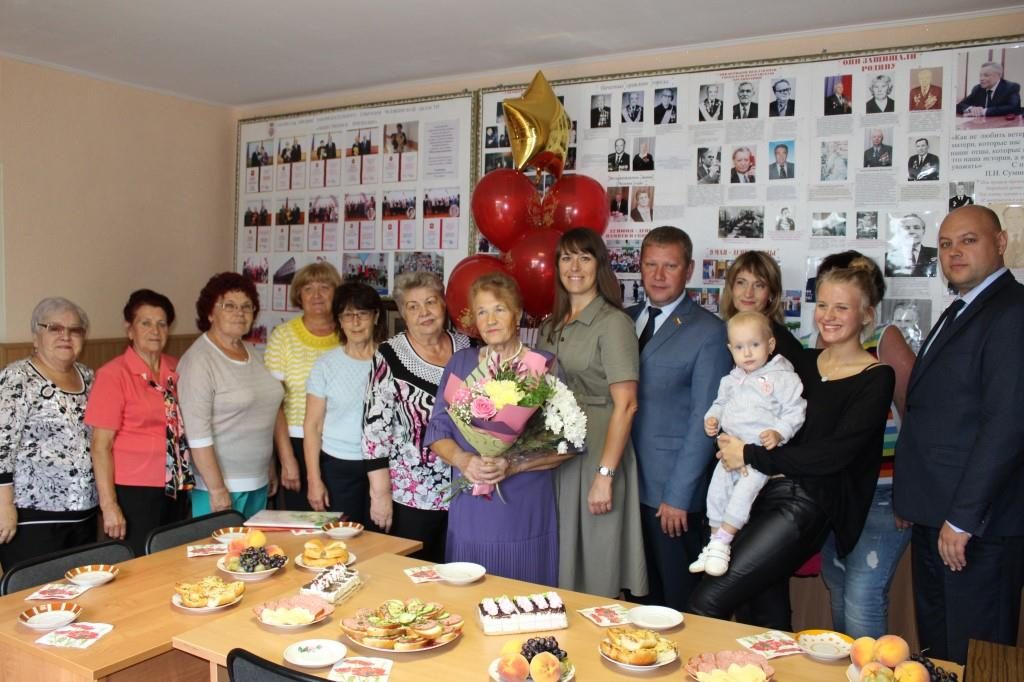 Наталья Лощинина с юбилеями поздравила Зою Малюгину и Светлану Кумпан