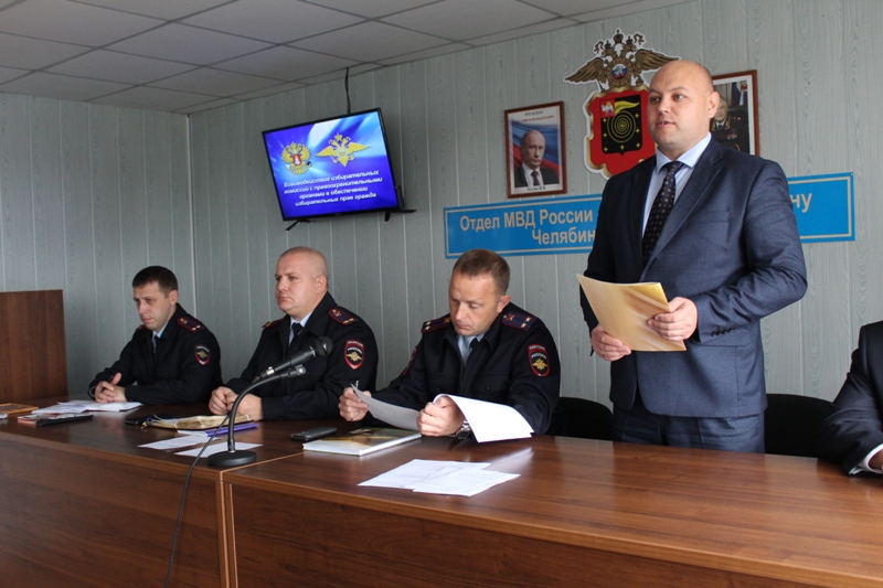 Коркинских сотрудников патрульно-постовой службы поздравили с профессиональным праздником