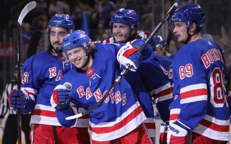 Коркинец Артемий ПАНАРИН дебютировал за «Нью-Йорк Рейнджерс» в НХЛ