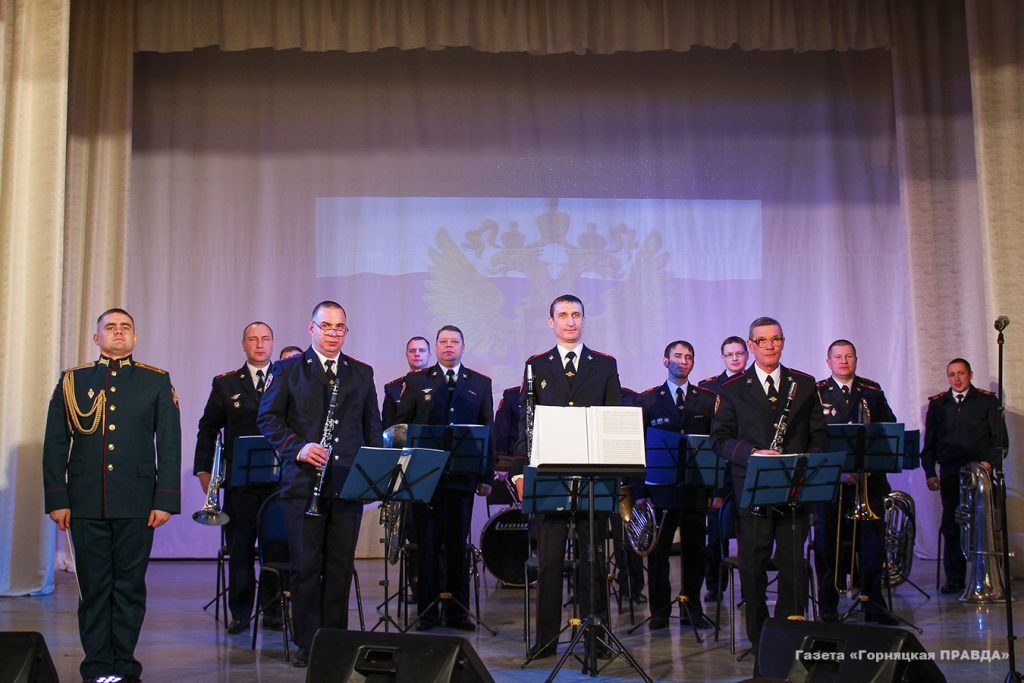 Военный оркестр управления Росгвардии по Челябинской области выступил в Коркино