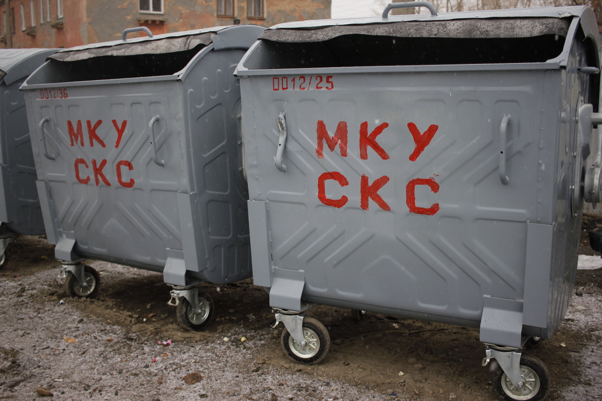 Благодаря областной помощи в Коркинском районе устанавливают новые баки
