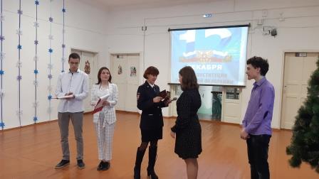 Розинские школьники получила паспорта в День Конституции