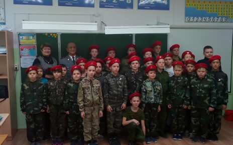 Коркинские полицейские рассказали школьникам о Дне героев Отечества