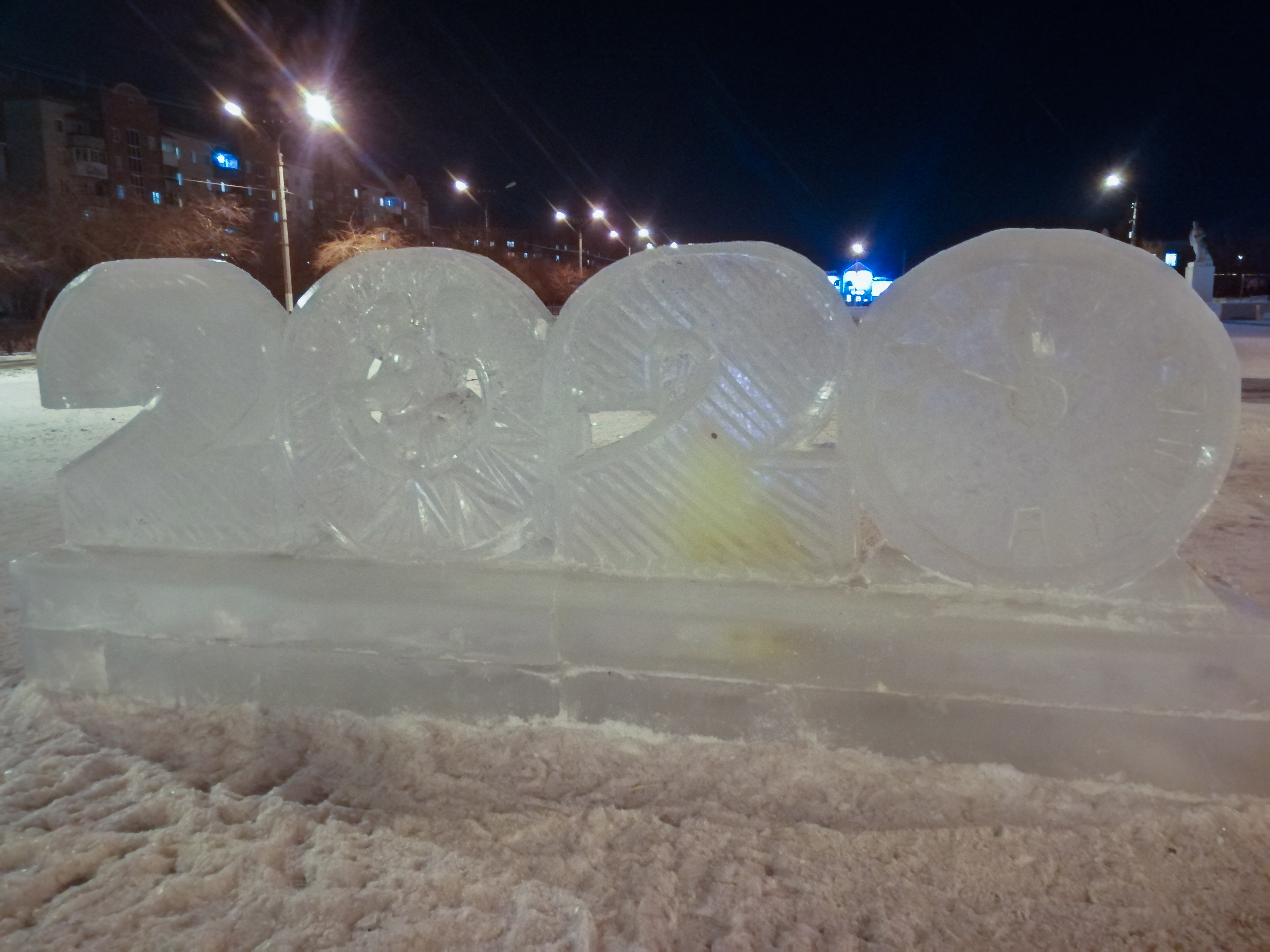 В ледовом городке Коркино строители восстанавливают фигуру