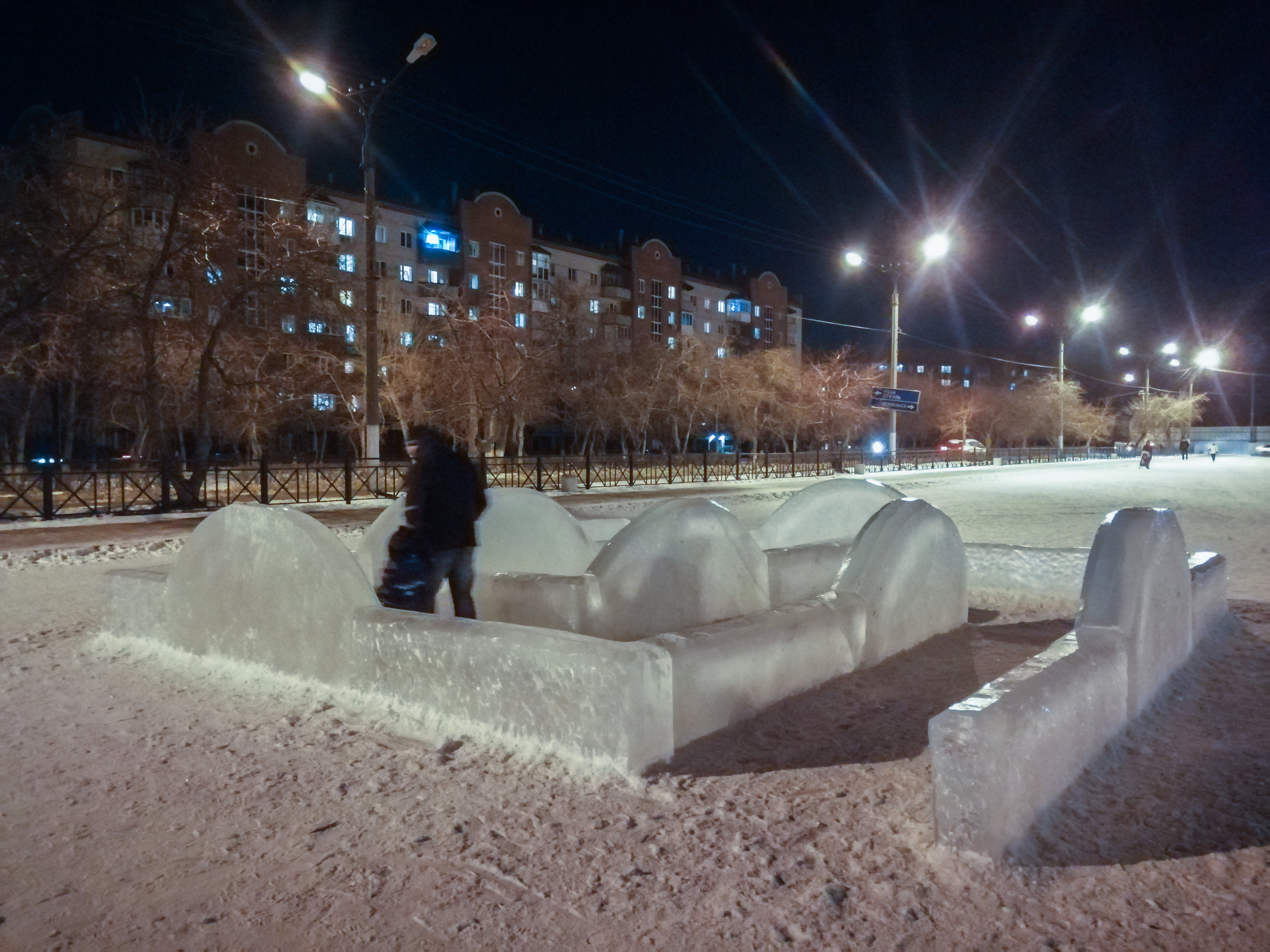 В ледовом городке Коркино строители восстанавливают фигуру