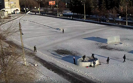 В Коркино «ребятишки» сломали ледяную чашу в новогоднем городке