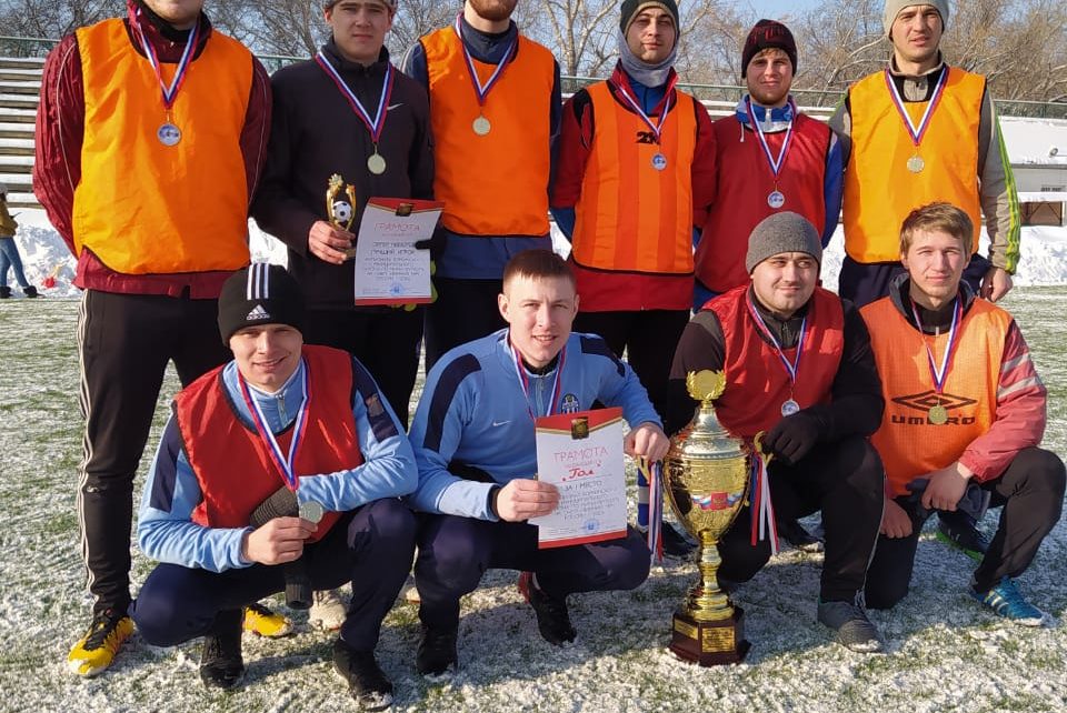 Открытое первенство Коркинского района по зимнему мини-футболу вновь выиграл розинский «Гол»!