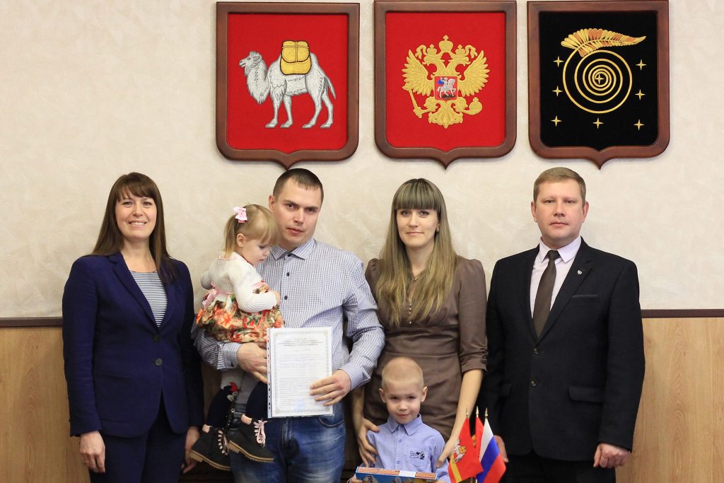 Семнадцать коркинских семей получили сертификаты на приобретение жилья