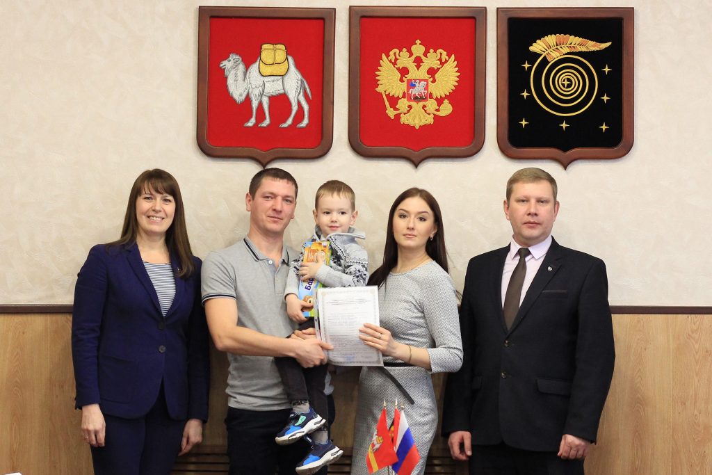 Семнадцать коркинских семей получили сертификаты на приобретение жилья
