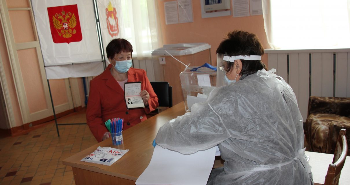 В Коркинском районе начали работу избирательные участки для голосующих