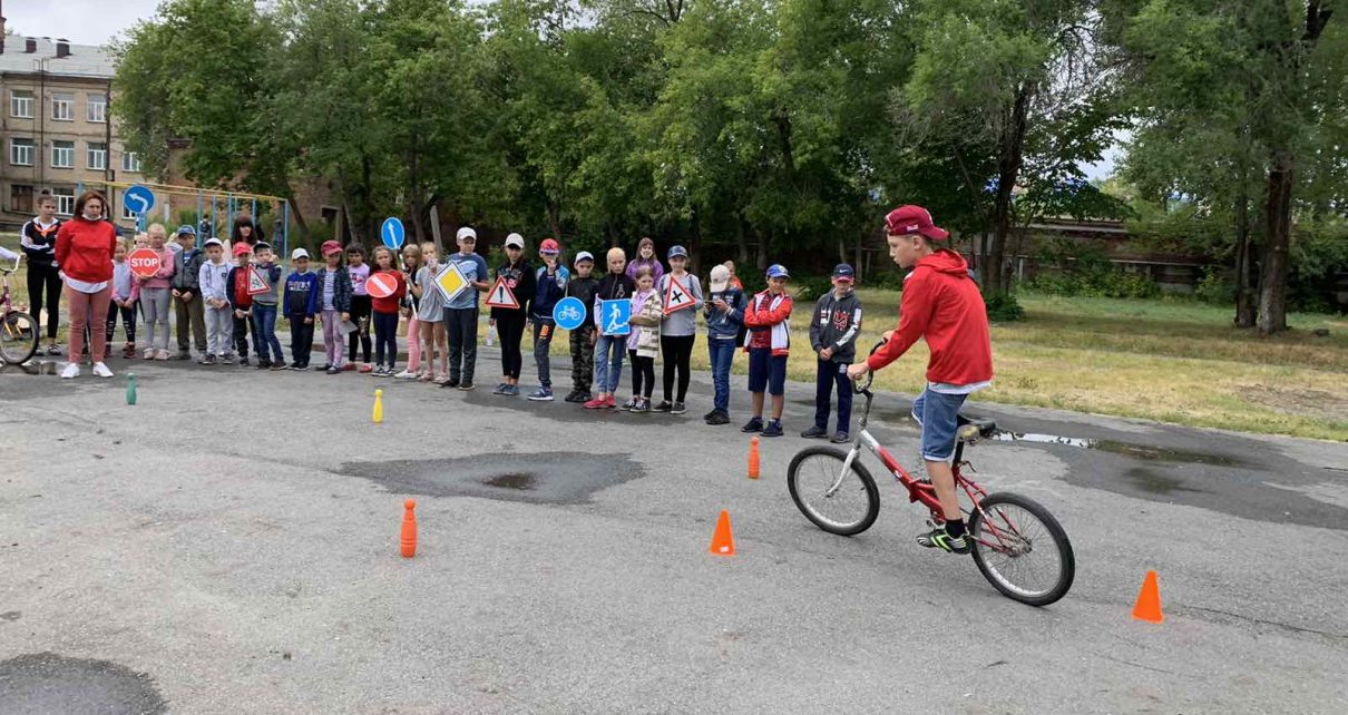 Лучшими велосипедистами в коркинском школьном лагере стали Виктор Копанев и Елена Турчакова