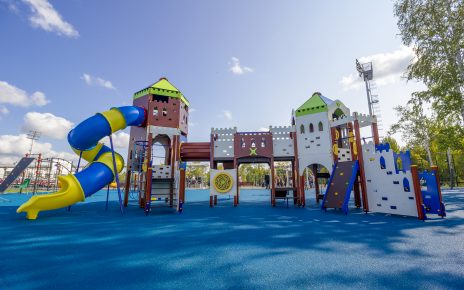 В Коркино на ФОКе Русской медной компании открыт изумительный детский игровой городок!