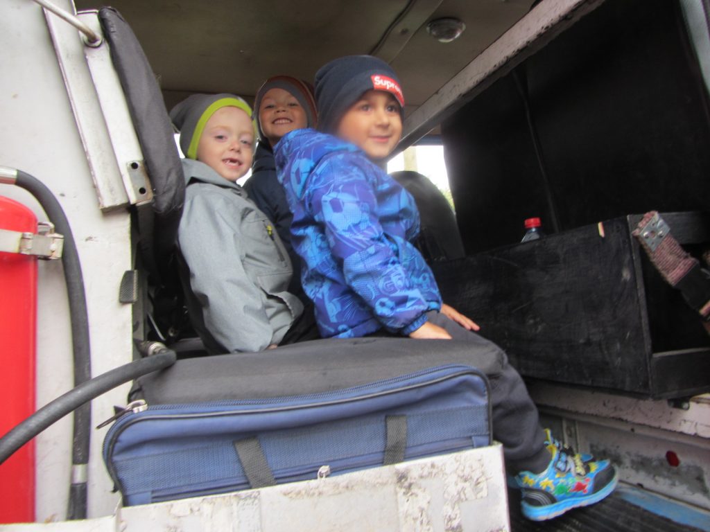 В коркинский детсад прибыл пожарный автомобиль