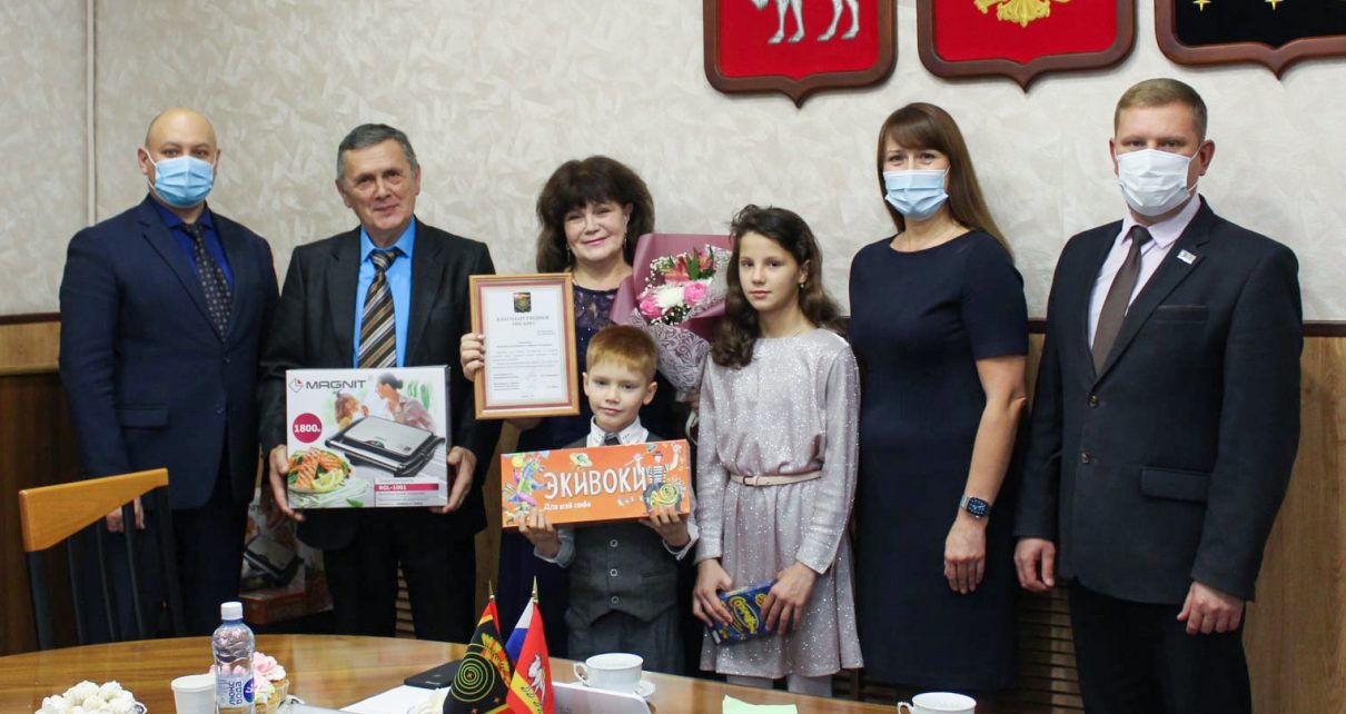 Две коркинские семьи участвовали в областном фестивале приёмных семей   