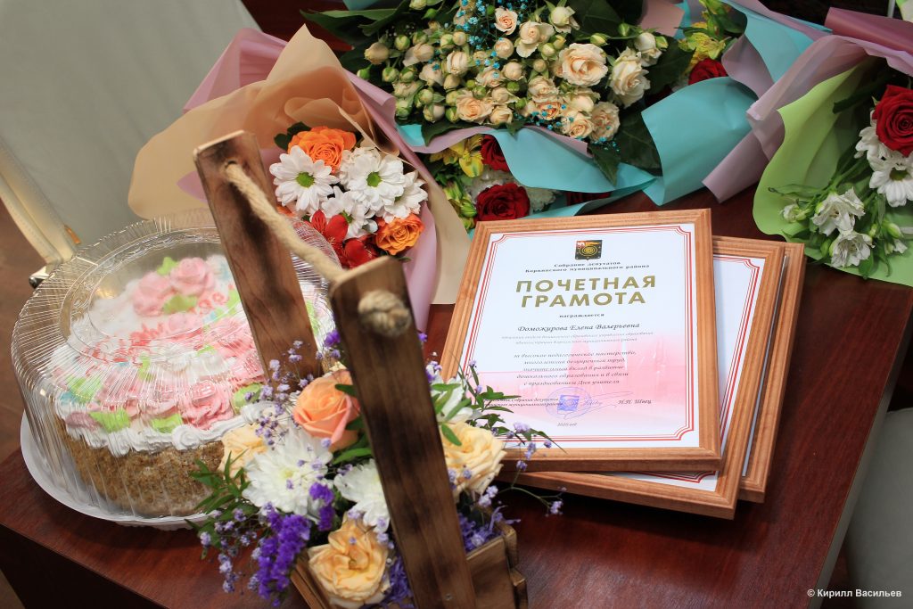 Коркинских учителей поздравили с праздником и вручили награды