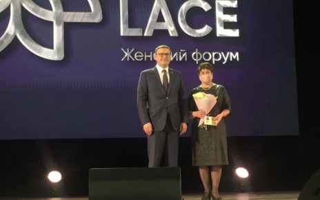 Губернатор наградил начальника управления соцзащиты Коркинского района медалью
