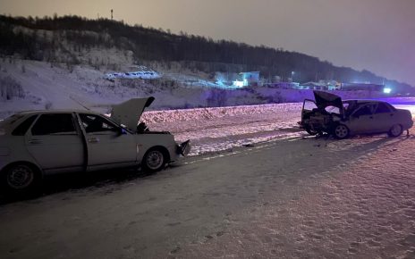 Водитель не справился с управлением авто во время снегопада и спровоцировал ДТП