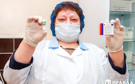 Коркинские медработники поставили прививку от ковида 