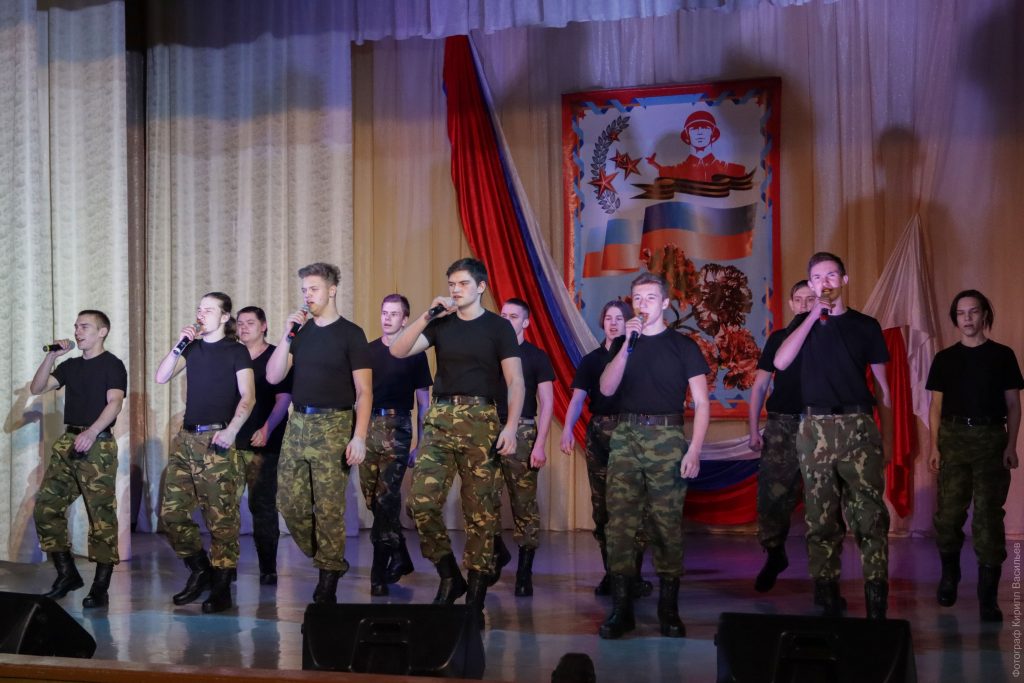 В Коркинском районе мужчин начали поздравлять с Днём защитника Отечества