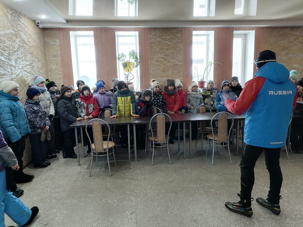 Коркинские школьники вышли на лыжню и освоили несколько техник хода