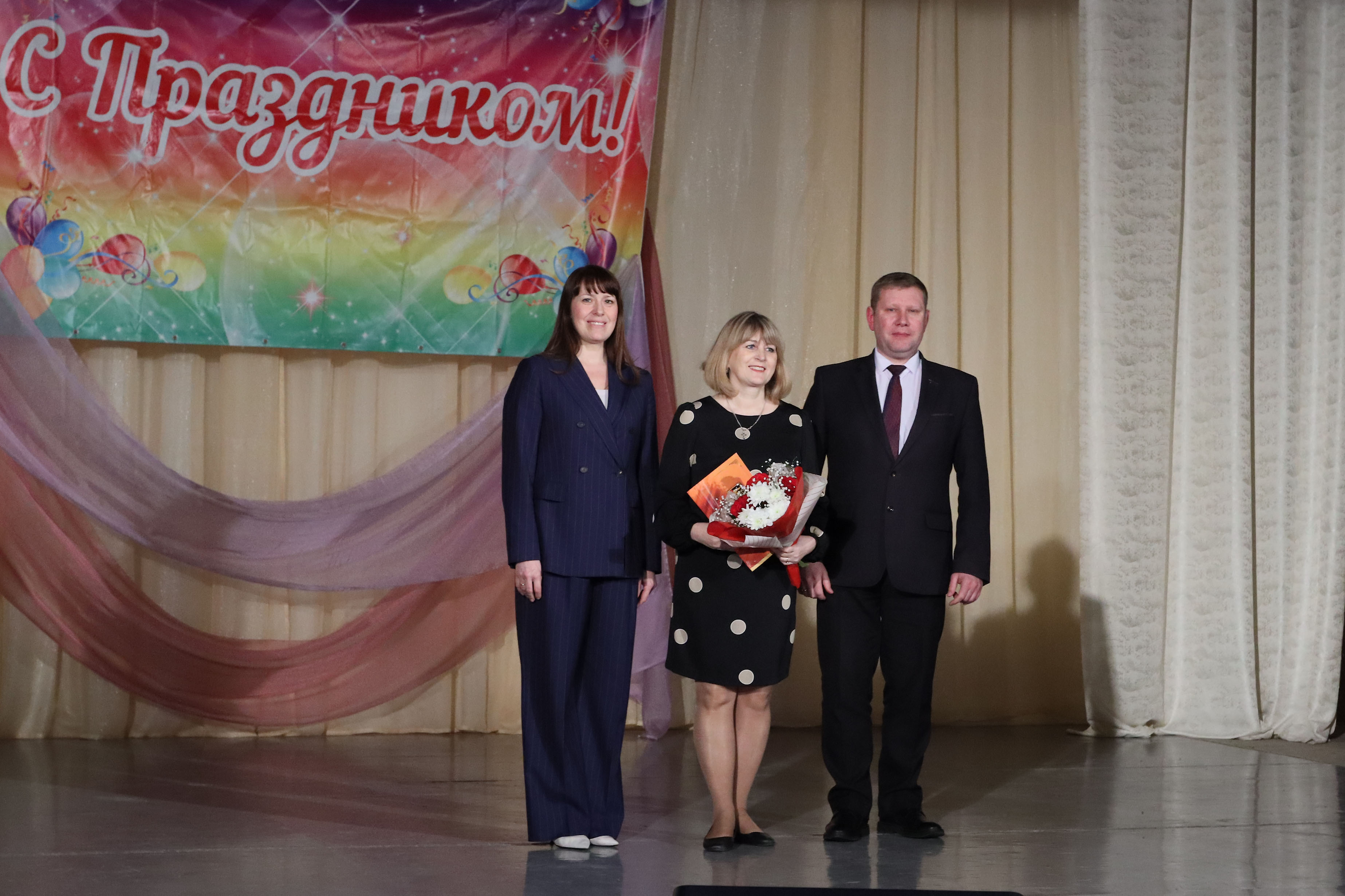 Коркинских коммунальщиков и сотрудников бытового обслуживания поздравили с профессиональным праздником