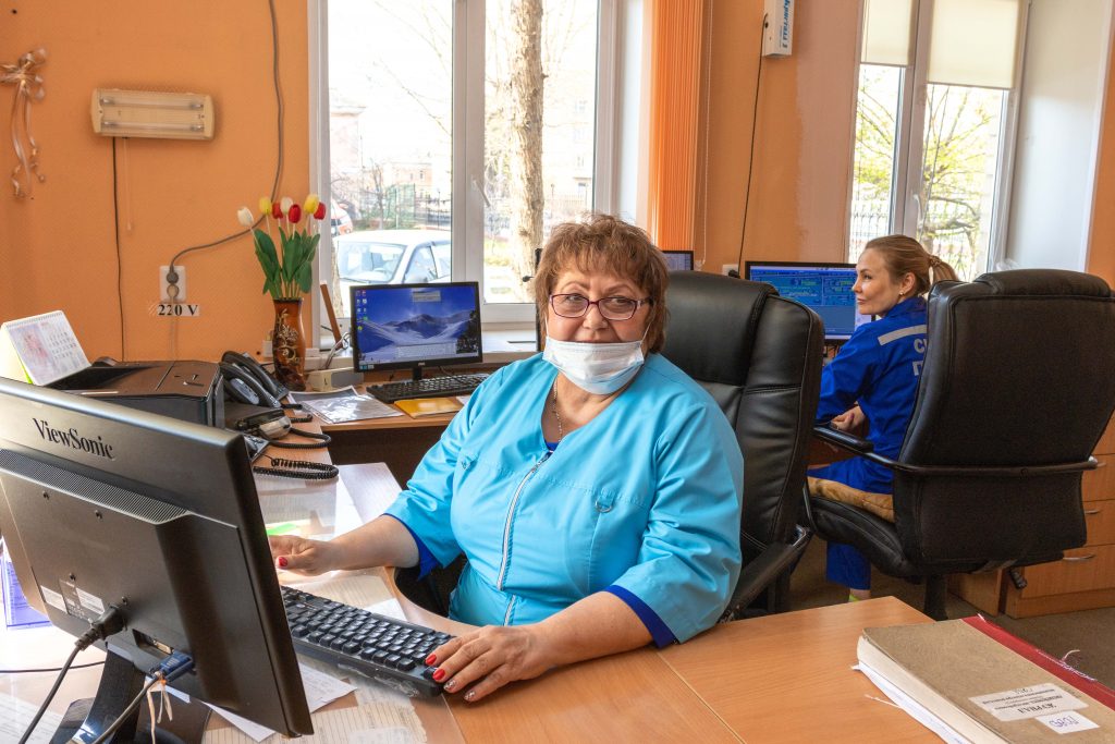 Коркинских сотрудников скорой помощи впервые поздравили с профессиональным праздником