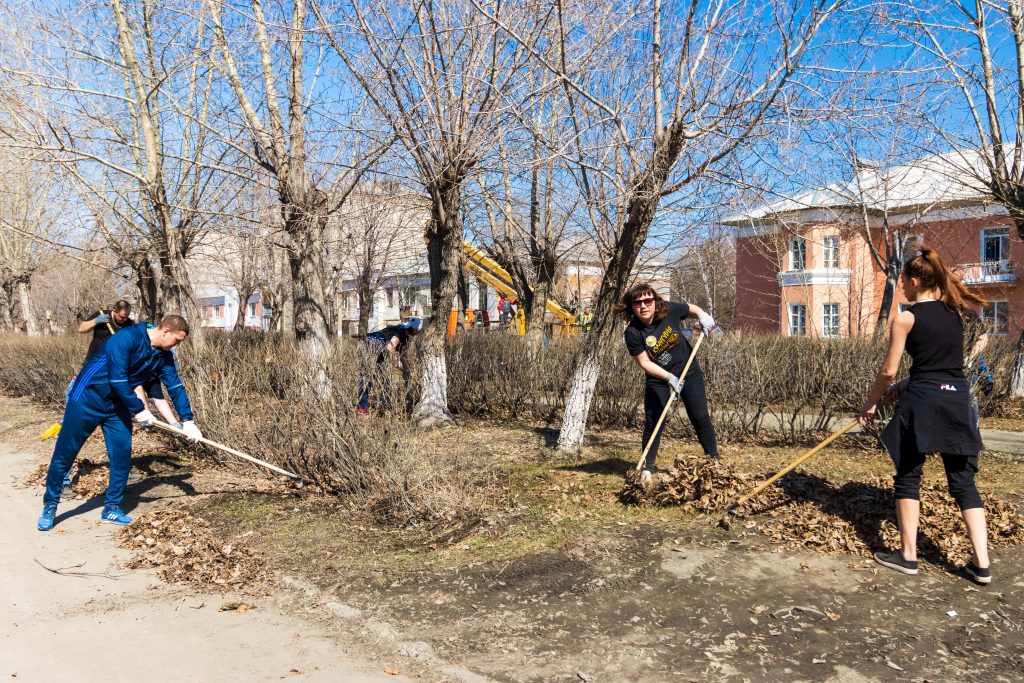 Коркинские коллективы начали масштабную уборку на улицах города