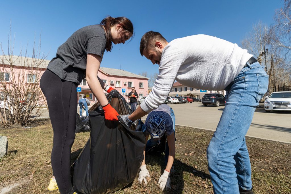 Коркинские коллективы начали масштабную уборку на улицах города
