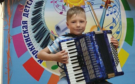 Музыкальной школе Первомайского подарили аккордеон для самых маленьких