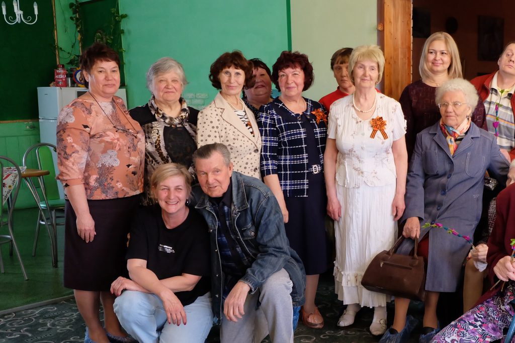 Волонтёры посетили пожилых земляков, живущих в коркинском пансионате