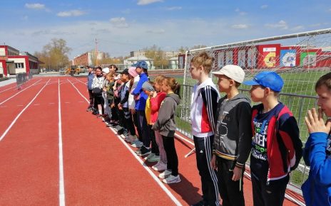 В Первомай юные коркинские легкоатлеты впервые соревновались на новой беговой дорожке стадиона «Горняк»