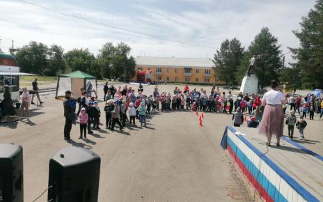 Розинские ребятишки взялись за руки и организовали «Большой круг», поддержав всероссийскую акцию!