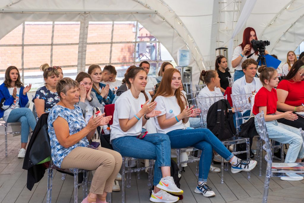 Коркинские школьники и студенты участвовали в молодёжном форуме. Кто выиграл грант главы района?
