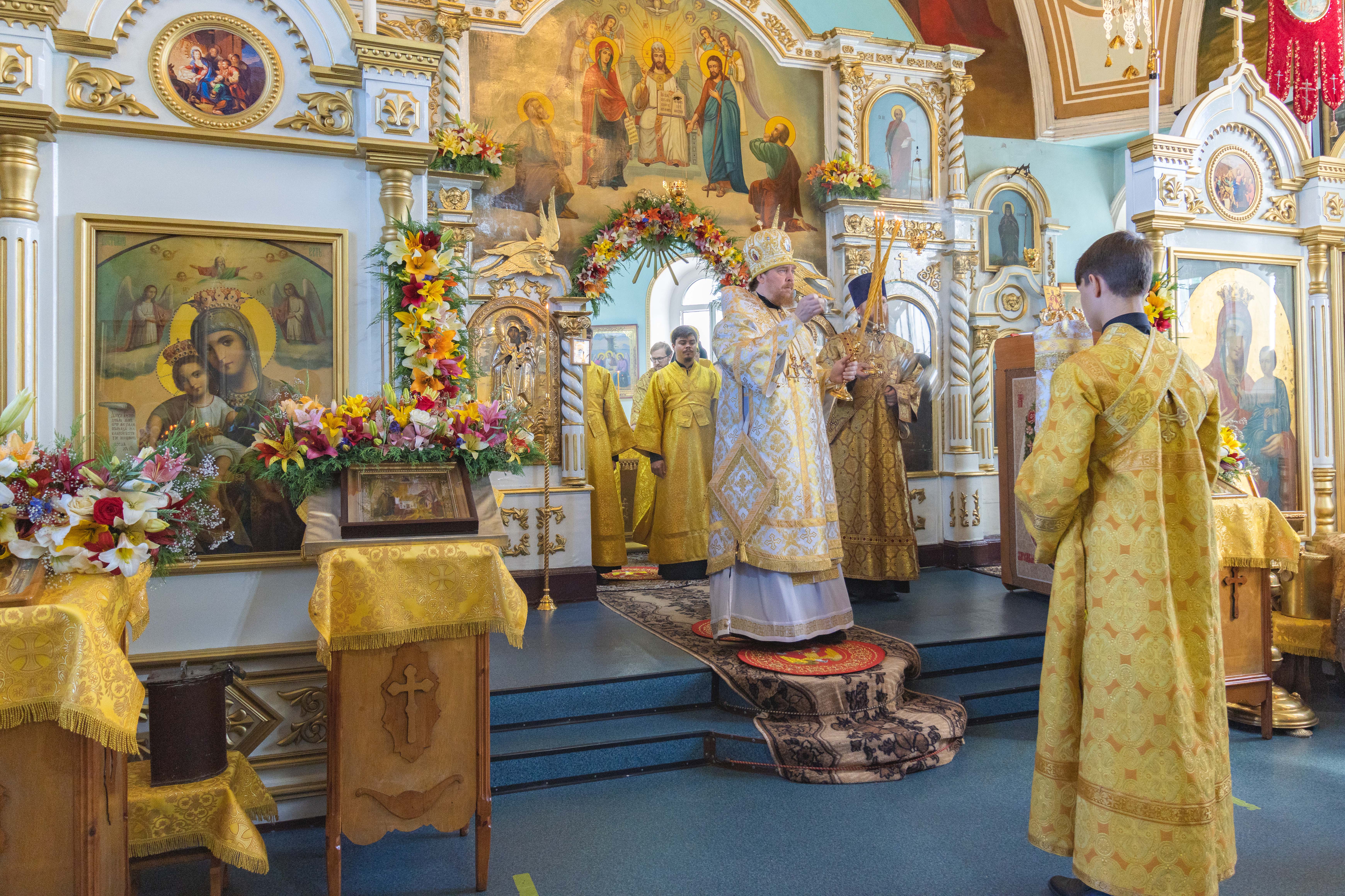 Коркинцев с престольным праздником поздравил митрополит Челябинский и  Миасский - Новости Коркинского округа