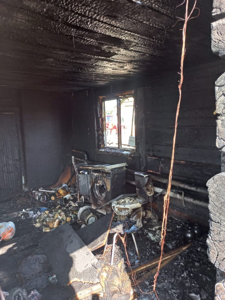 В Коркинском районе горели две бани и дом