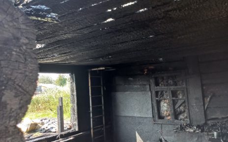 В Коркинском районе горели две бани и дом