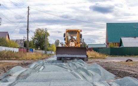 В Коркино ремонтируют дорогу в частном секторе