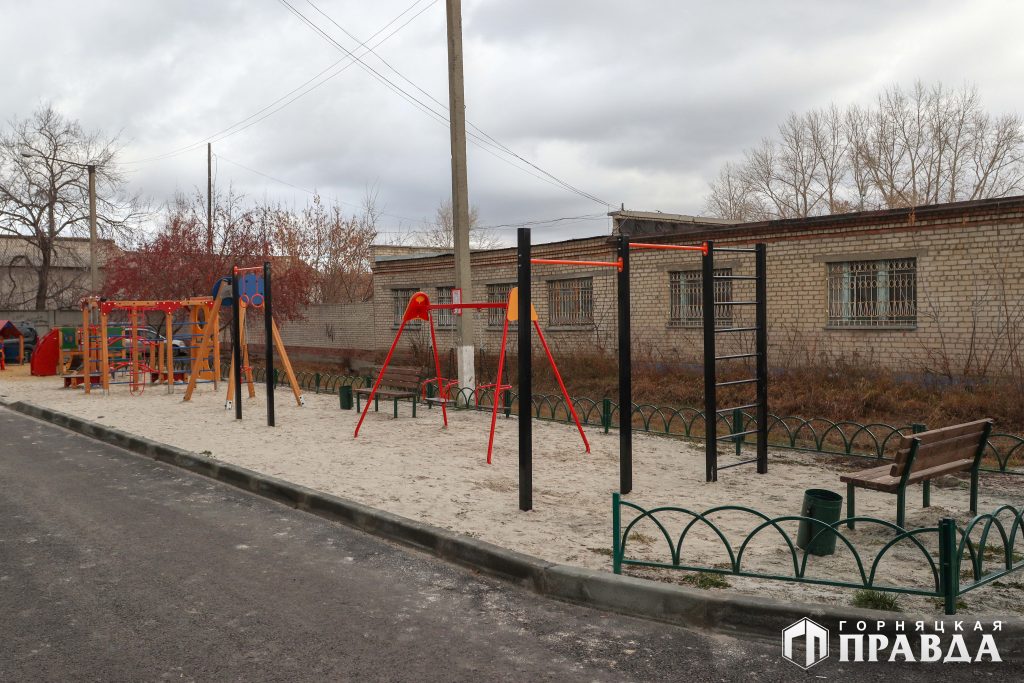В Коркино по программе «Городская среда» благоустроили два двора