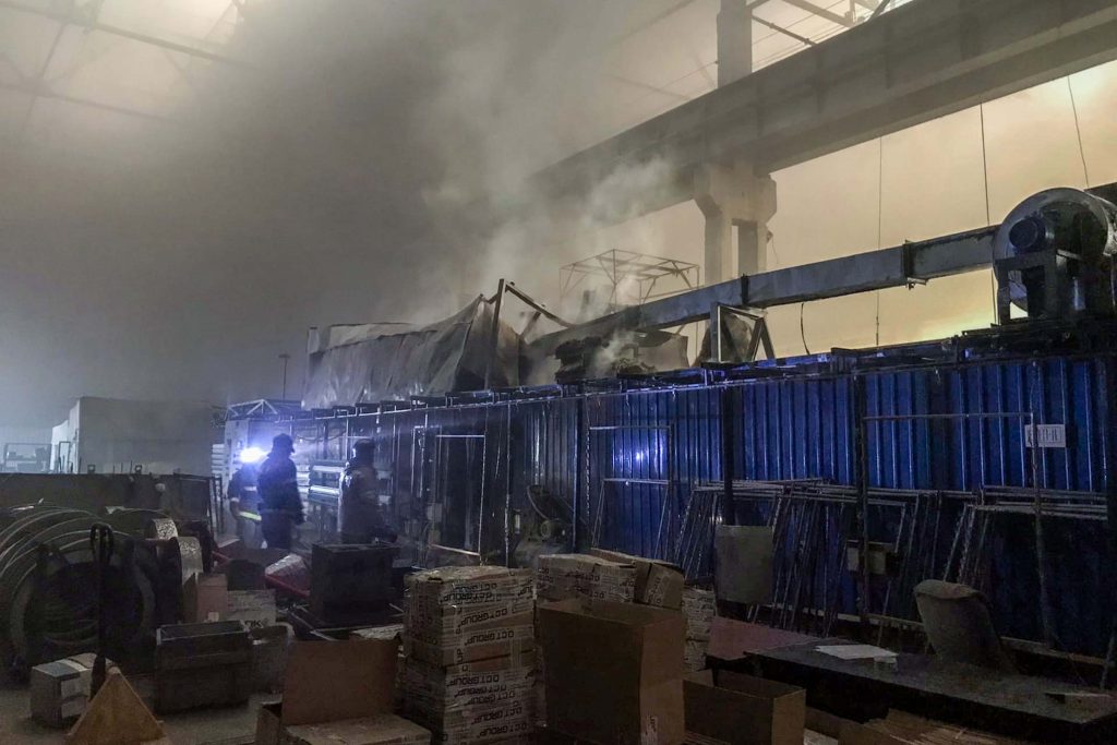 В Коркино произошёл пожар на одном из заводов. Ущерб оценивается в пять миллионов рублей
