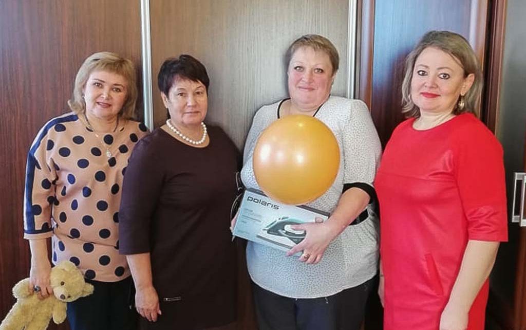 Коркинским мамам вручили подарки в управлении социальной защиты