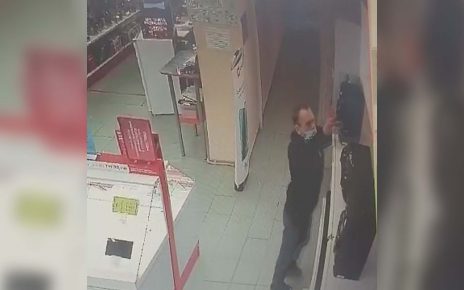 Полицейские задержали коркинца, укравшего из магазина музыкальную колон