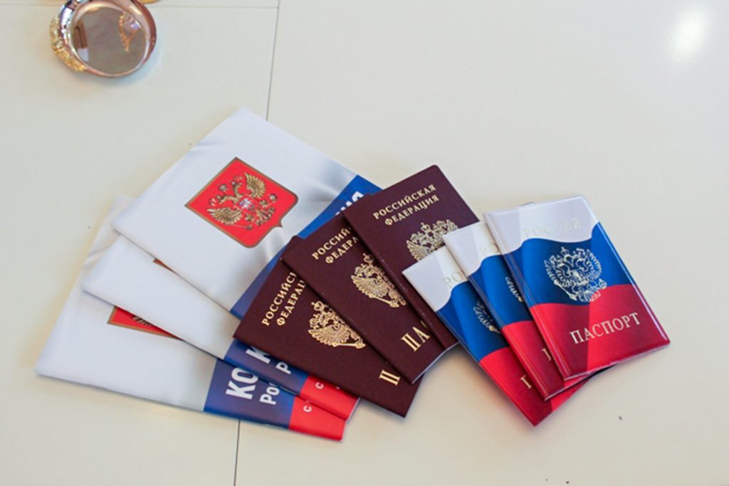 Юным коркинцам торжественно вручили паспорта